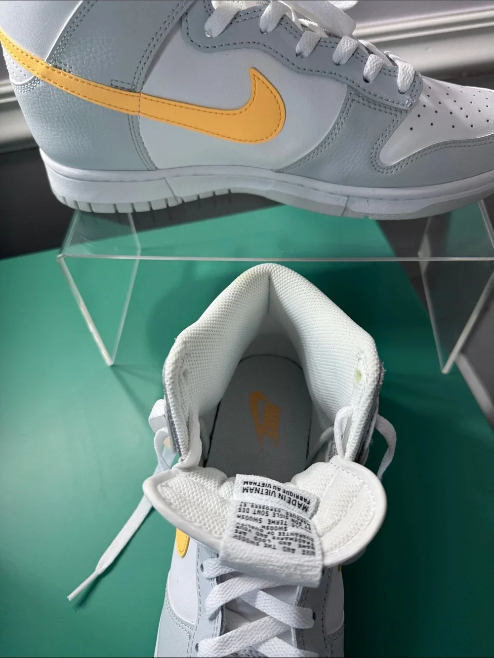 Nike Women’s Dunk High - Sneakers in Platinum/white/melon tint. Size 10.5 NIB!
